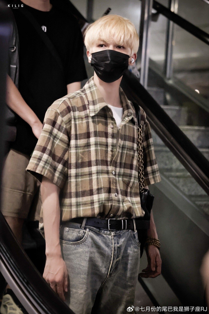 机场路|朱正廷|成都欢乐谷_新浪新闻