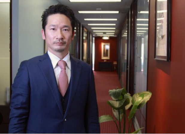 日本男子28岁成亿万富翁曾感慨钱多到花不完却遭人背叛一夜返贫