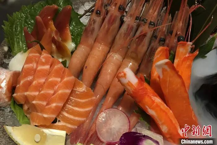 日料店里的海鲜。中新网&nbsp;张钰惠 摄