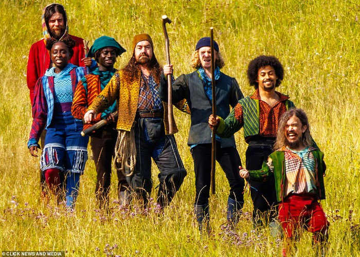 真人版电影的七个小矮人（图片来源：豆瓣）