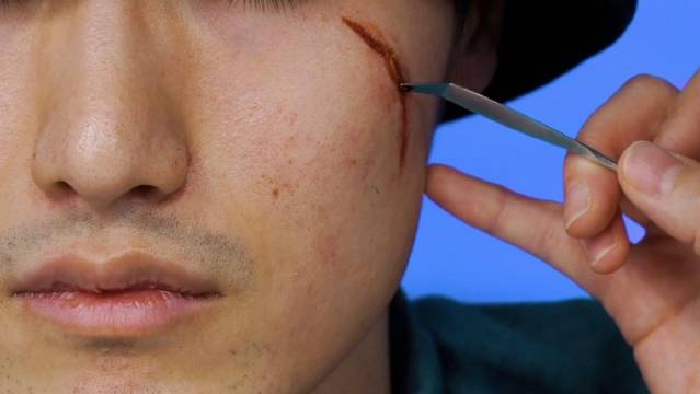 剧组新手化妆师必看系列,简单的电影电视刀伤伤疤化妆全过程!