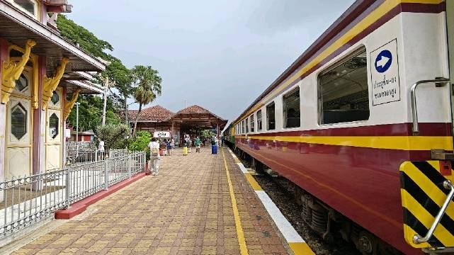 打卡全球最美top10火车站之一74泰国华欣火车站