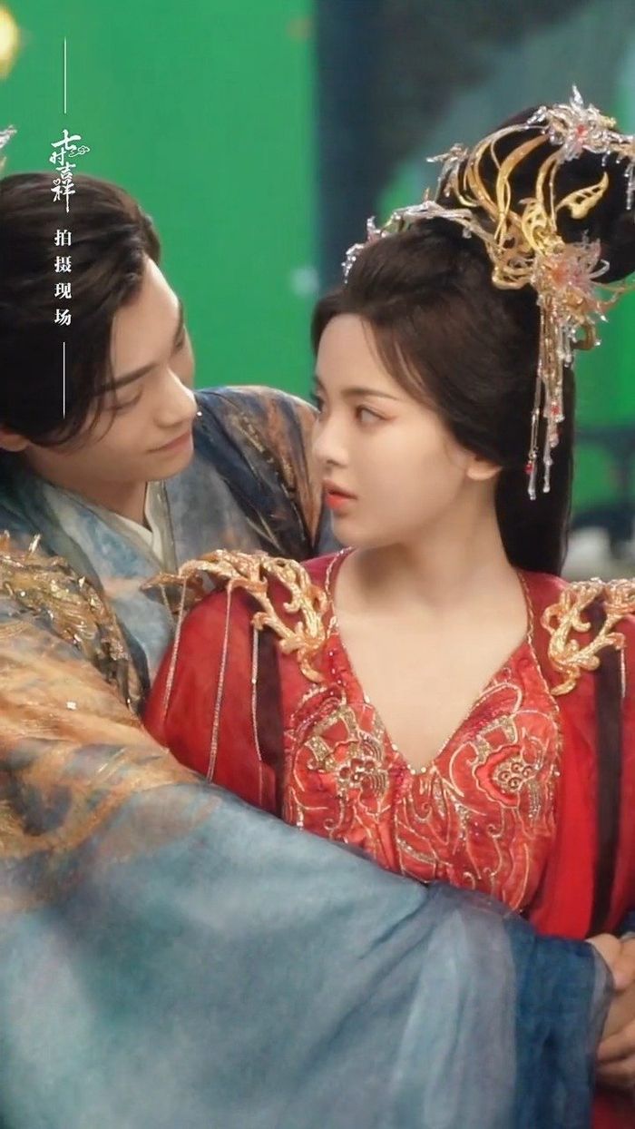 杨超越丁禹兮七时吉祥沧海初空现场拥抱额头吻玩闹