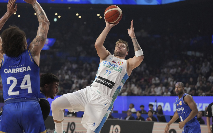 Nba 舞台 男篮世界杯成NBA群星舞台,独砍37分的东契奇并不孤单|男篮世界杯|东契奇|群星_新浪新闻