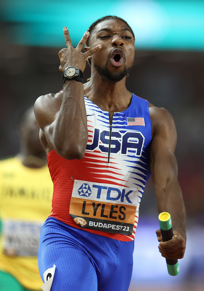 美国队夺得男子4x100米接力冠军|美国队|金牌|莱尔斯_新浪新闻