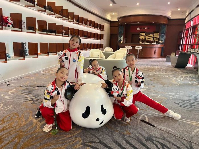 少年体操u系列锦标赛中,红河籍运动员李安琪获得u11岁组自由操第一名