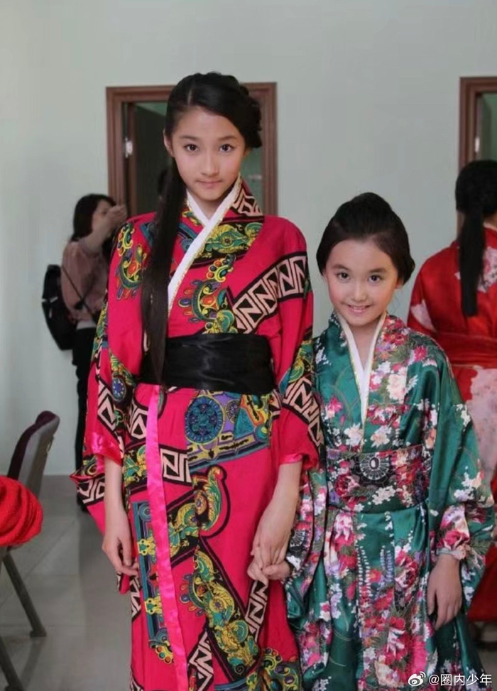 光看关晓彤蒋依依小时候合照,没看出只差四岁……|关晓彤|蒋依依_新浪