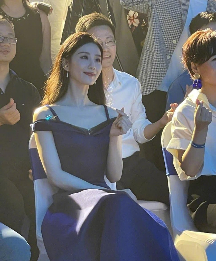 路人眼里的刘诗诗……|刘诗诗_新浪新闻