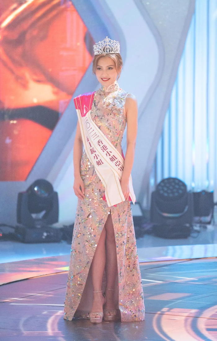 图为“2023香港小姐”亚军王怡然。中新社记者 侯宇 摄
