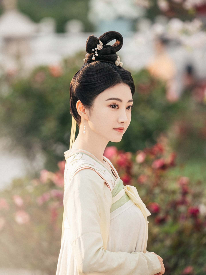 景甜新剧开播爆火,时隔3年在拍古装剧,老套剧情仍被连连叫好?