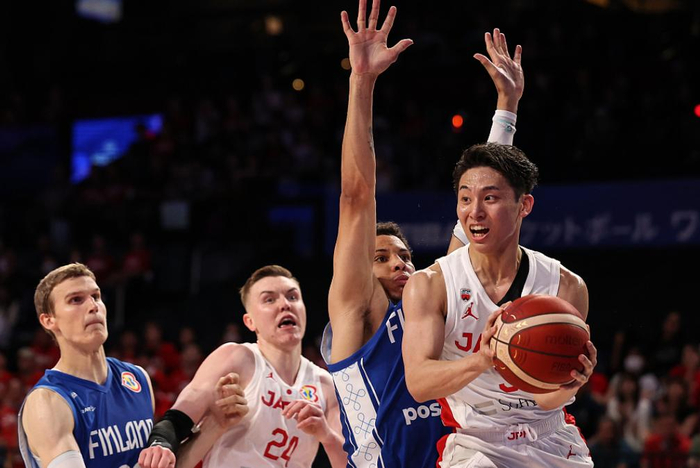 日本男篮晋级失败,渡边雄太五犯离场|霍金森|渡边|日本队_新浪新闻