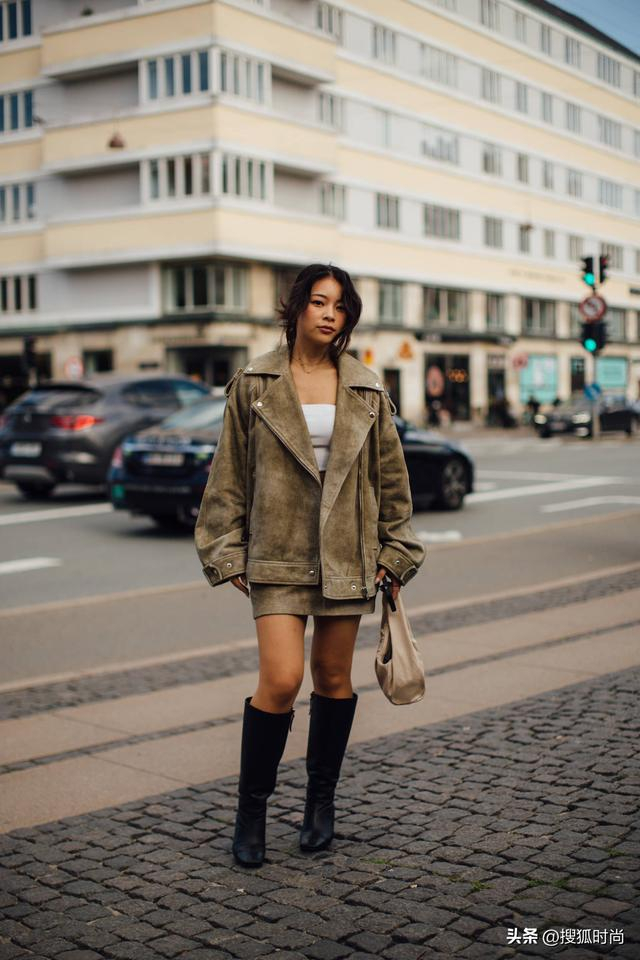 女明星们争先恐后上身|女明星|皮夹克|百褶裙_新浪新闻