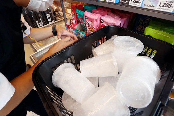 便利店的冰杯 图源：视觉中国