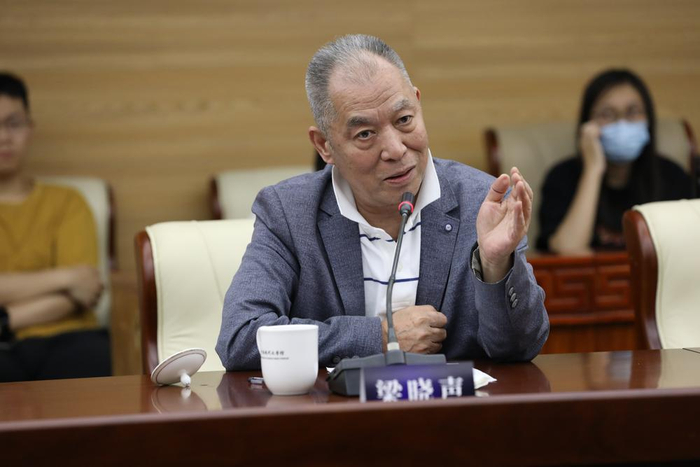 教授,中国当代文学研究会副会长贺绍俊着重强调了李国文先生的理想