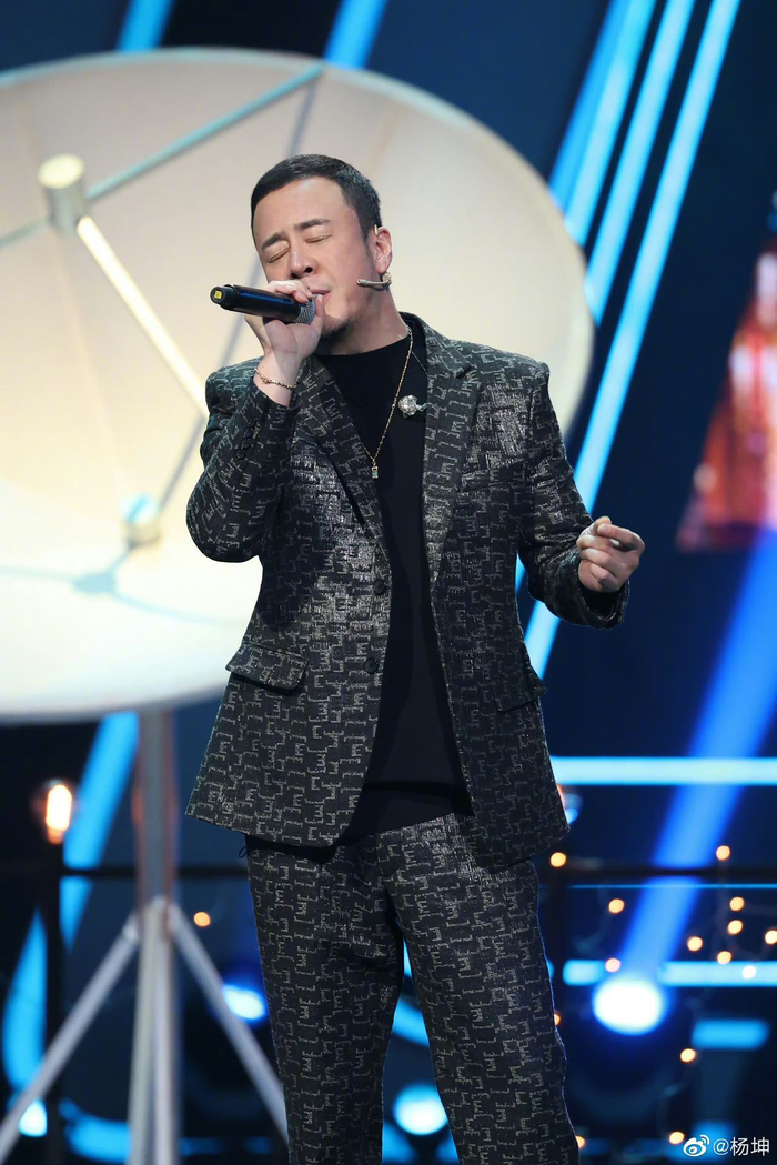 杨坤|白驹过隙|新歌_新浪新闻