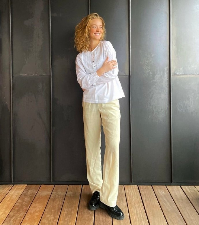 丹麦时尚博主,模特mathilde roien简约穿搭日常|穿搭_新浪新闻