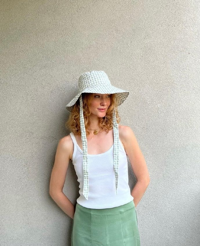 丹麦时尚博主,模特mathilde roien简约穿搭日常|穿搭_新浪新闻