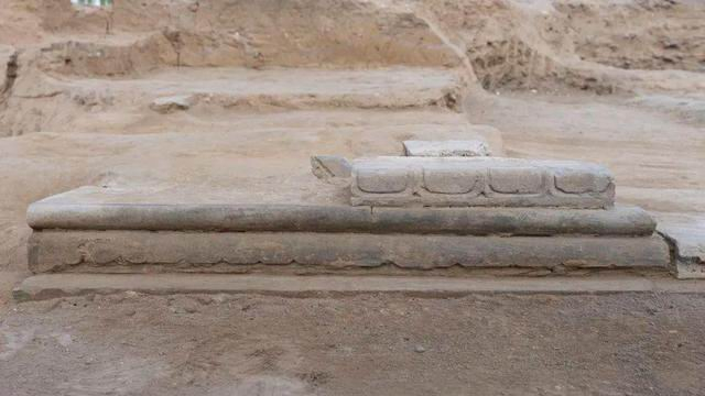 光源里遗址1号建筑基址所见须弥座