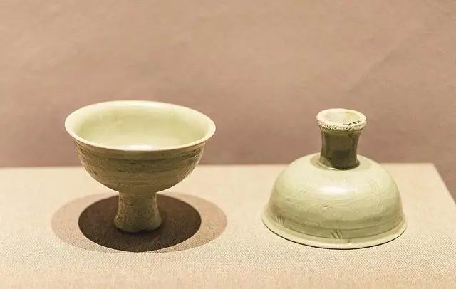 圣杯屿沉船出土龙泉窑高足杯