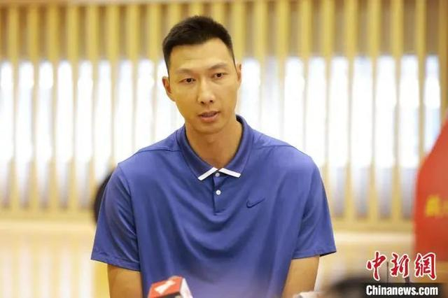 图为易建联 王庆然 摄