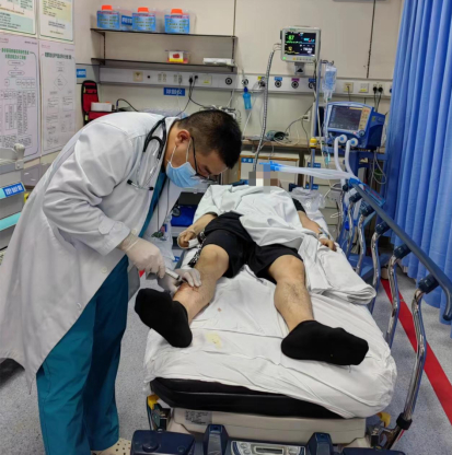 佛山一男子被蛇咬伤神志昏迷|毒蛇_新浪新闻