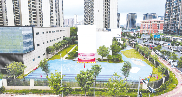     郁郁葱葱、设施齐全的南宁市林里桥中段幼儿园开泰分园。（园方供图）