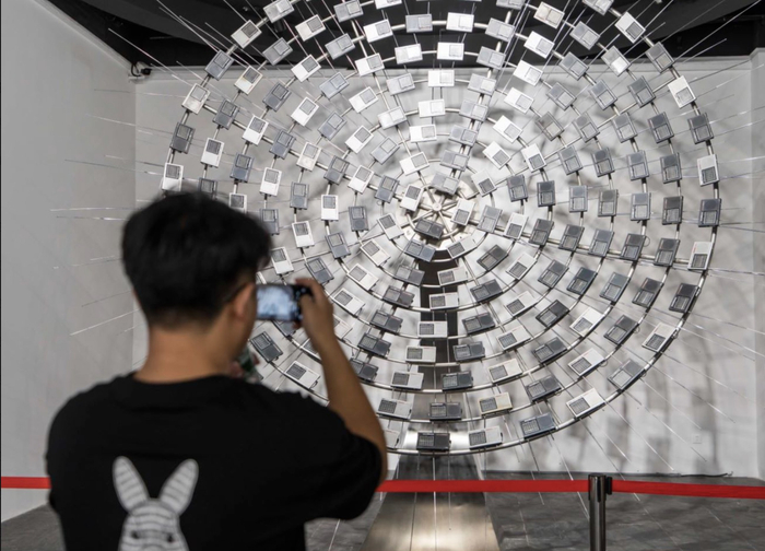 展览现场，刘展作品《白云之歌》