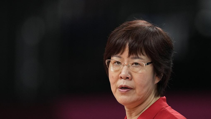 郎平辟谣执教日本女排:将保留追究相关方法律责任的权利