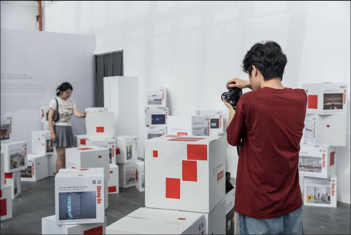 展览观众互动区