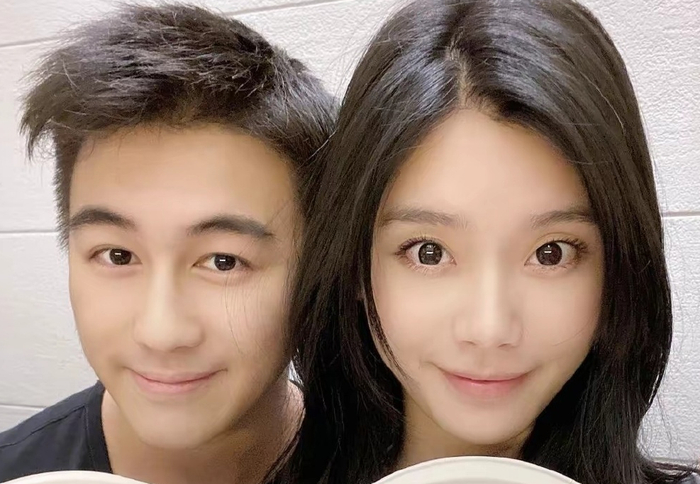 奚梦瑶晒与女儿合照罕见露孩子正脸何猷君豪门基因太强大了吧