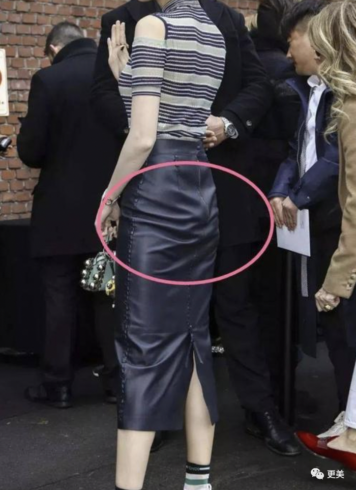 让lisa露出半个屁股跳舞真的好看吗?__财经头条