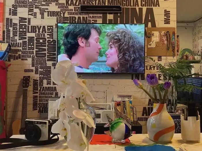 ■ 图 / 不上班的日子，可以每天在家插花看电影