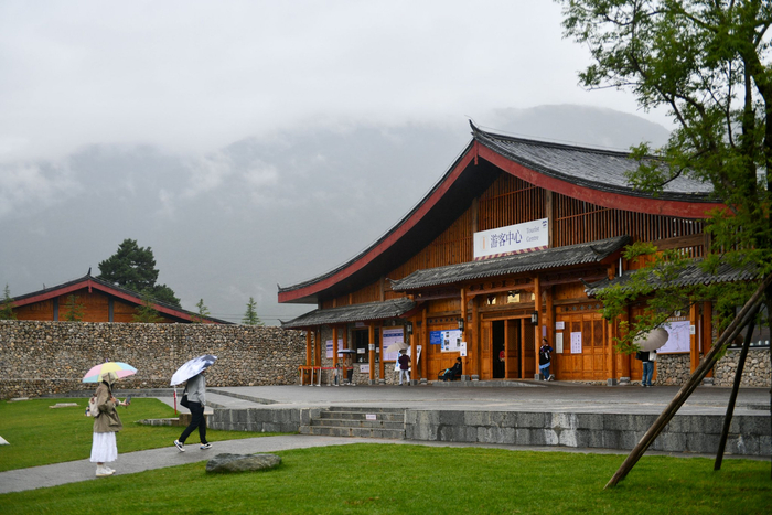 丽江市玉龙纳西族自治县白沙镇玉湖村游客中心外景(8月28日摄).