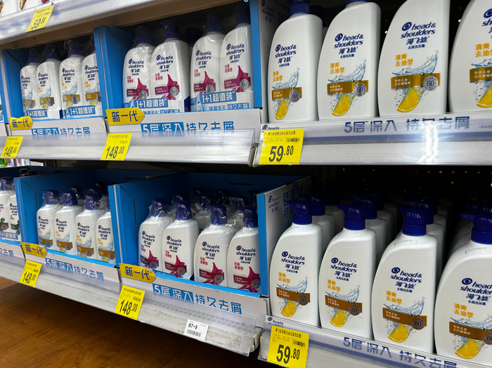沃尔玛商场中陈列的海飞丝产品