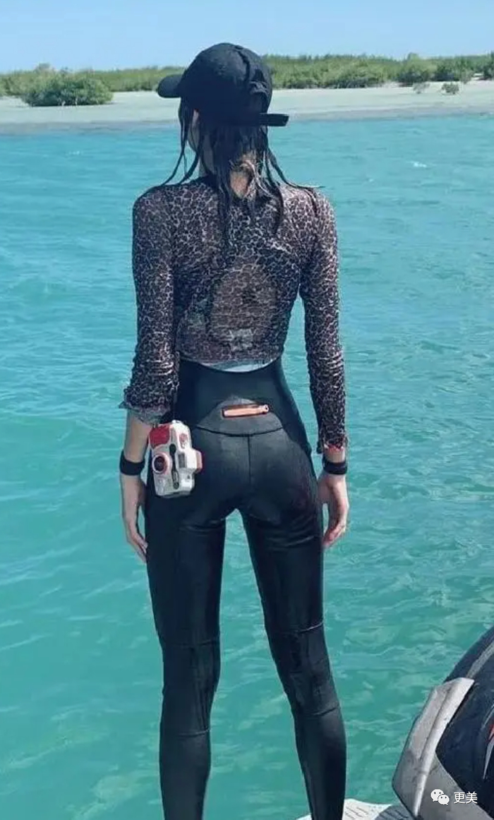 让lisa露出半个屁股跳舞真的好看吗?__财经头条