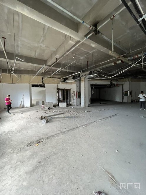 屋内不少墙体都被拆除（总台中国之声记者谭朕&nbsp;摄）