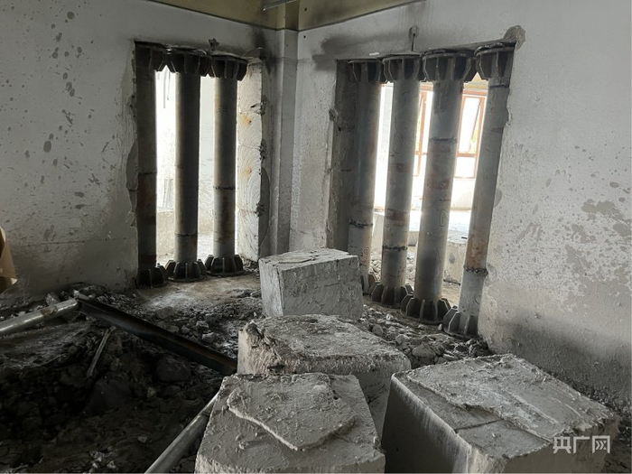 被切割的墙面（总台中国之声记者谭朕&nbsp;摄）