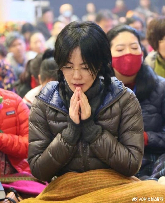 众所周知,王菲一直都是佛教虔诚的信徒……|王菲|信徒_新浪新闻