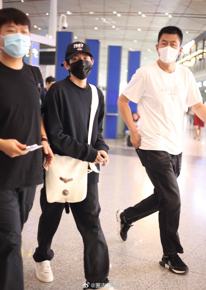 王源出发美国机场路透来了,纵然有万般不舍也只能接受呀……|王源