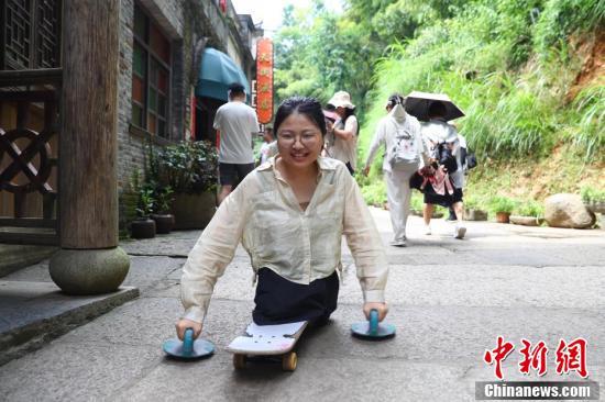 黄欢无腿女孩图片