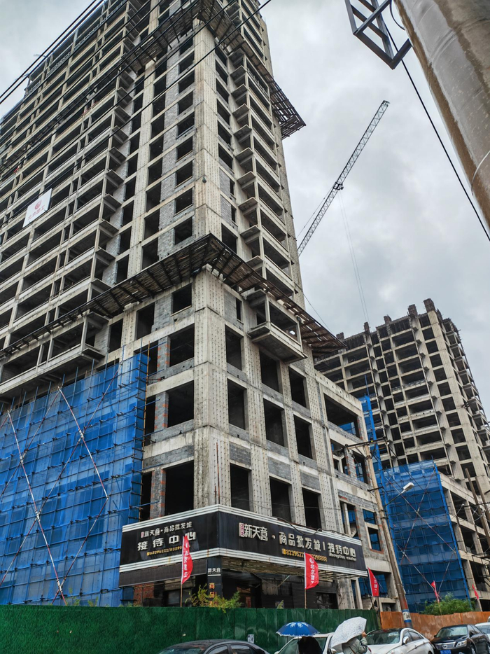 哈尔滨金帆明居已烂尾近10年时间。王迎超/摄