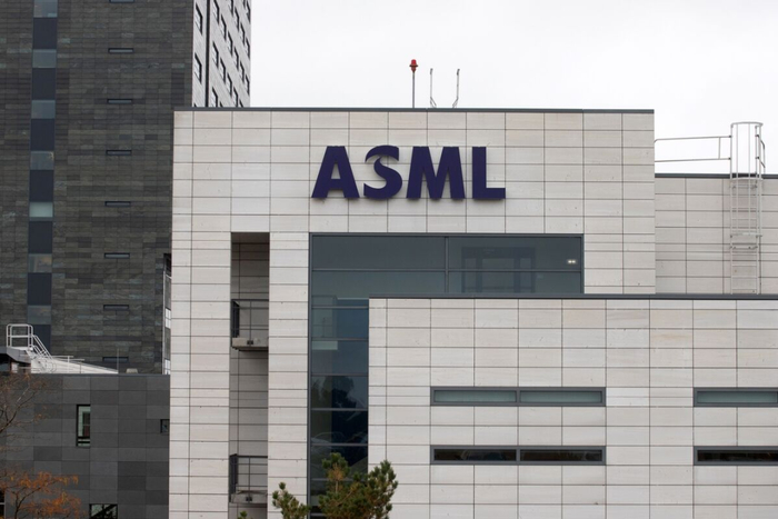 荷兰光刻机巨头阿斯麦公司（ASML）总部。资料图。图源：彭博社