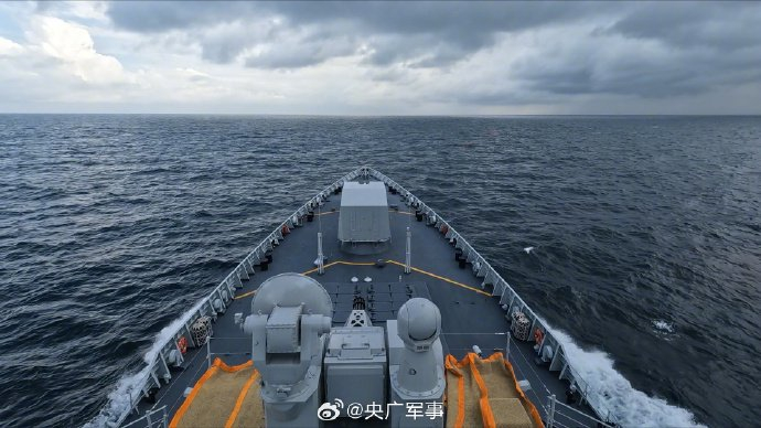 海军舰艇训练现场火力全开|海军舰艇|包头市|东部战区_新浪新闻