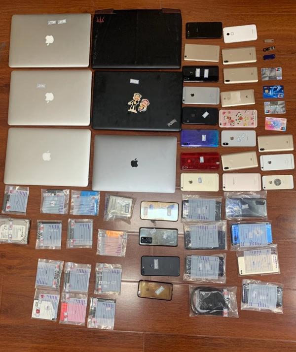 警方查获电脑、手机等作案工具