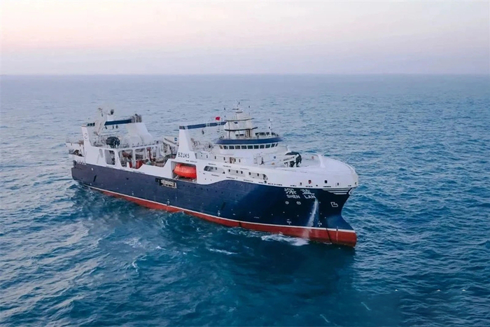 图为“深蓝号”