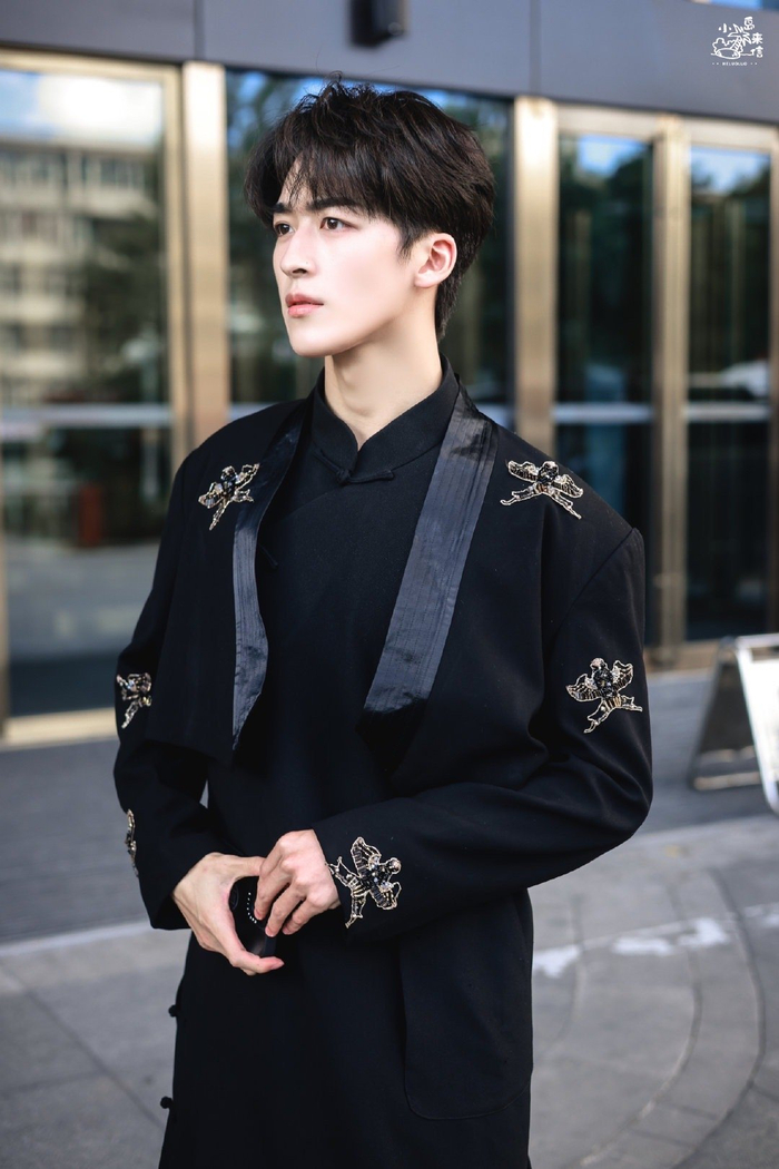 的感觉腿长有一米八何洛洛长春电影节闭幕式红毯造型路透9615 all