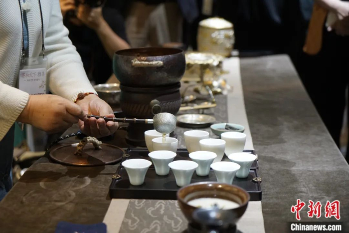 在茶和天下活动上展示的中国茶艺。刘旭 摄