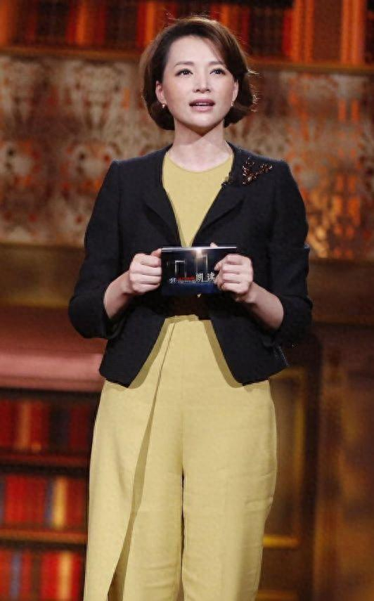 穿衣不花哨,打扮气质得体,太高级了吧|董卿|留长发|气质_新浪新闻