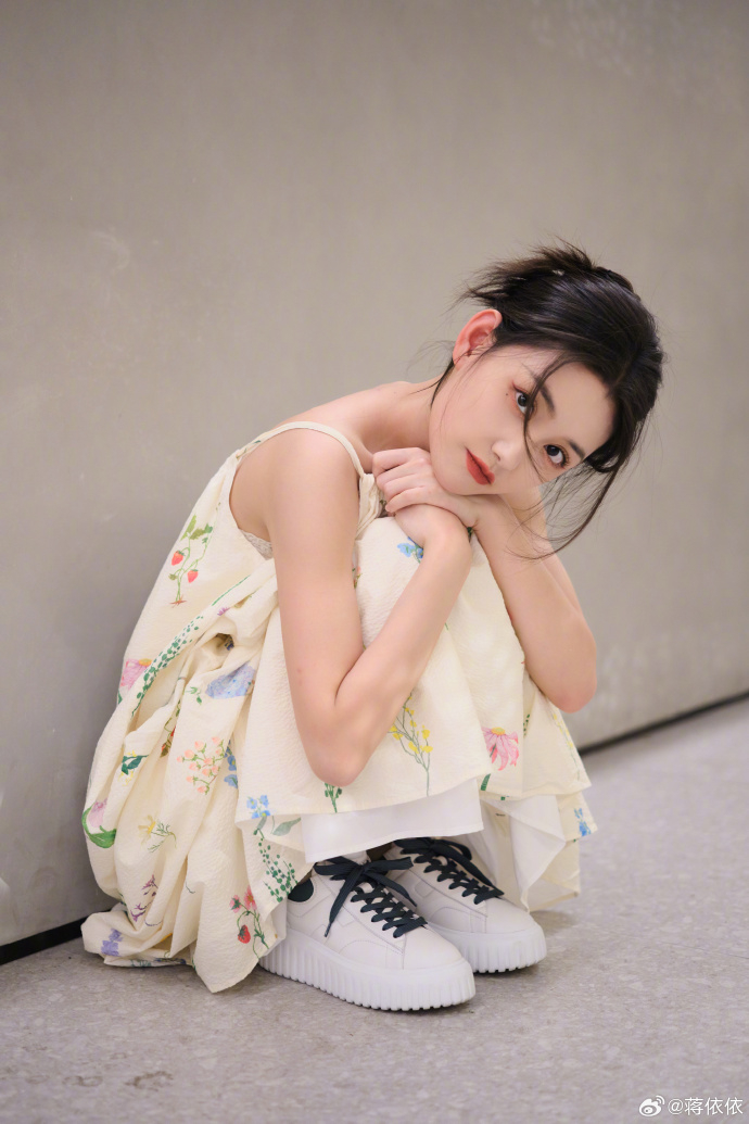 演员蒋依依被举报偷漏税|蒋依依_新浪新闻