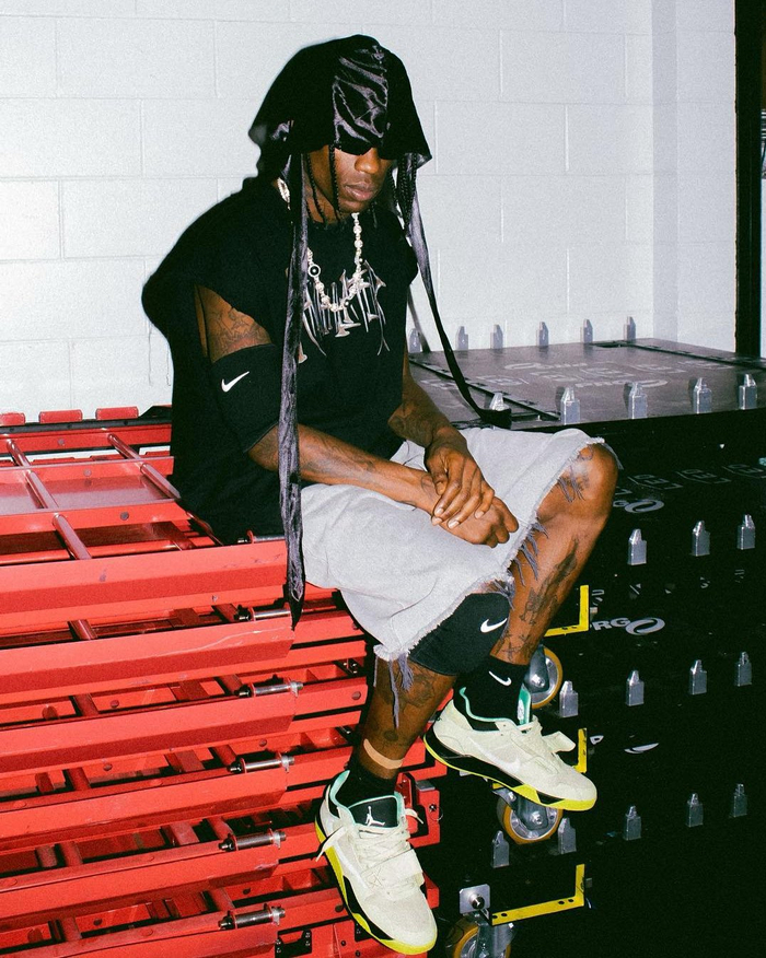 travisscott开晒蟑螂色大g兰博基尼urus故意上脚新倒勾